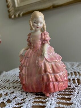 Royal Doulton's 'Rose'